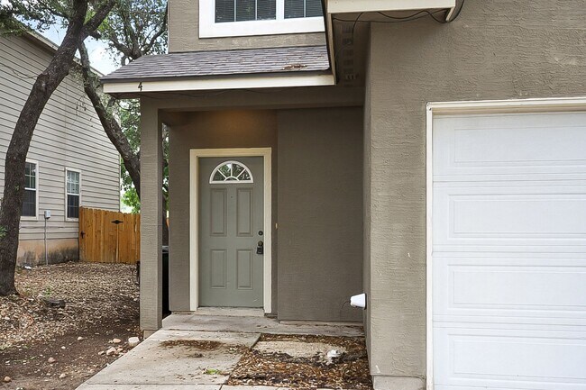Building Photo - 3 Bedrooms 2.5 Bathrooms located at Garden...