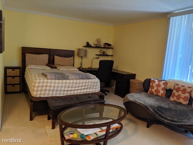 Foto del edificio - 6357 Shelter Creek Ln