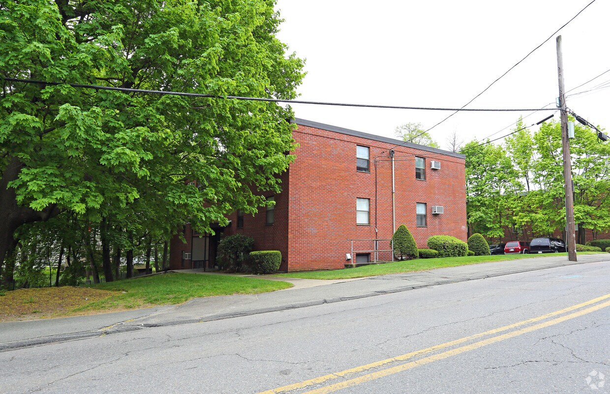 Building Photo - 162 Summer St