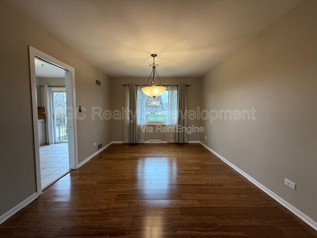 Building Photo - 609 Pinecroft Dr