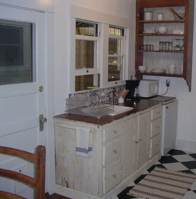 KITCHEN - 447 Rialto Ave