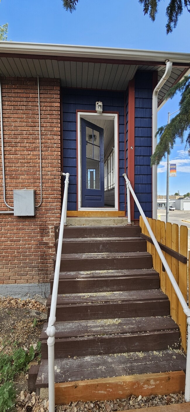 Building Photo - 1015 Pine Ave