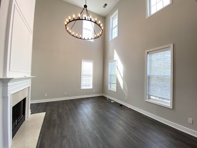 Building Photo - Spacious End Unit, Four Bedroom Townhouse in Cypress Ridge!