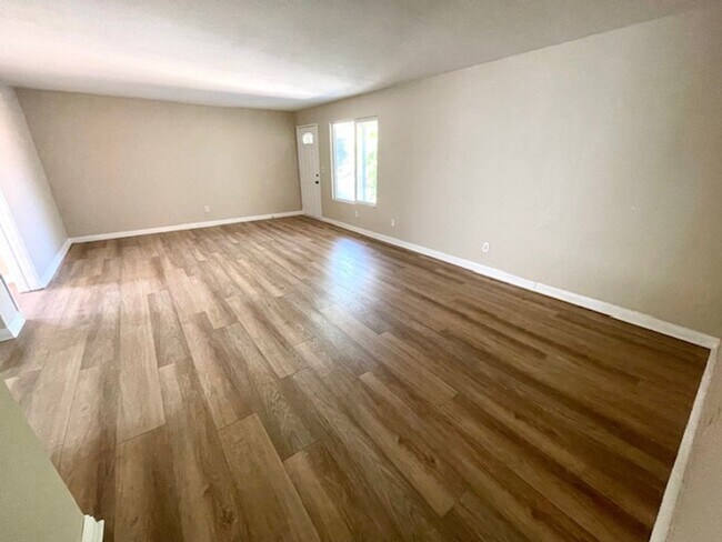 Foto del edificio - 4142 Hathaway Ave