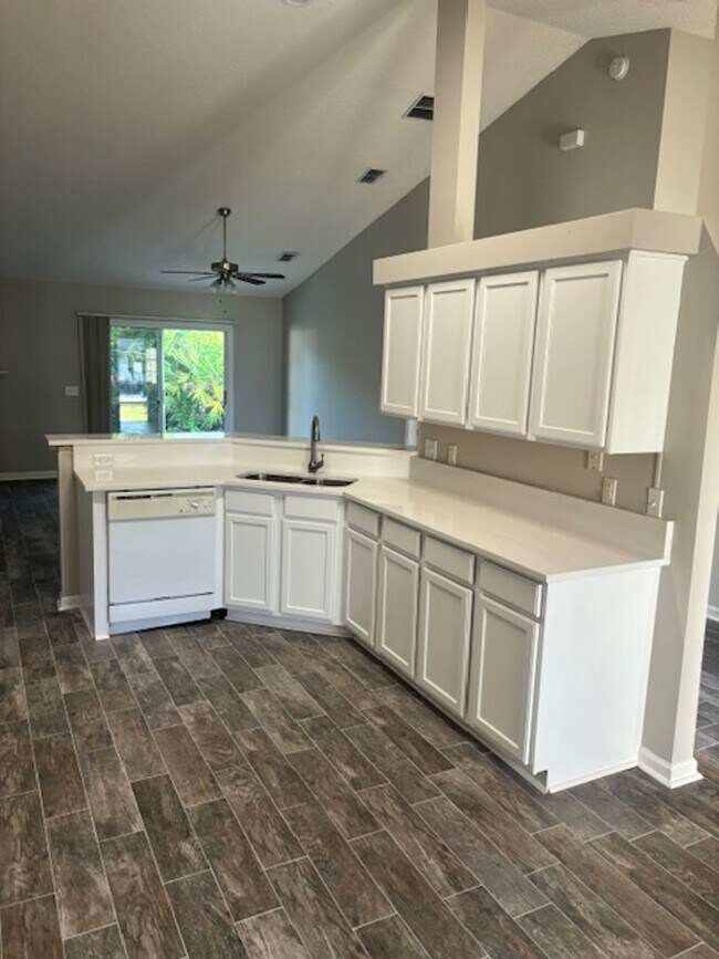 Building Photo - Beautiful Brick Single Family Home!