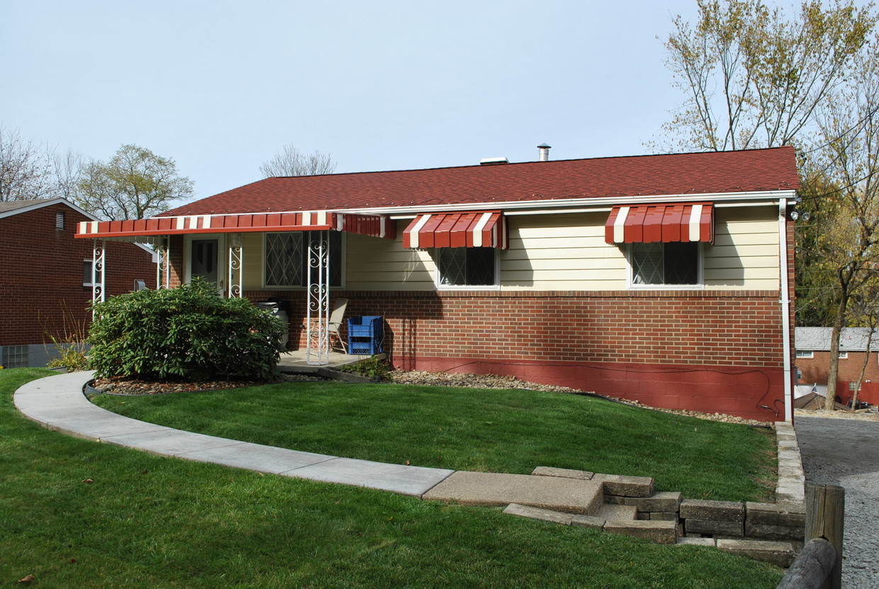 Primary Photo - 718 Colonial Manor Rd