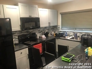 Building Photo - 8515 Maple Ridge Dr