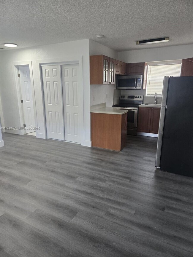 Foto del edificio - 2617 NW 23rd Ave