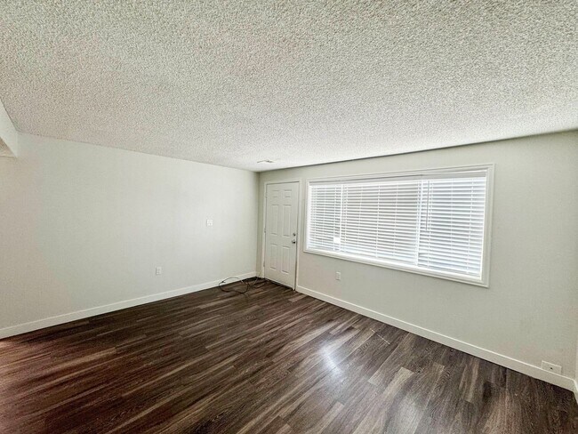 Foto del edificio - 5281 W Center Ave