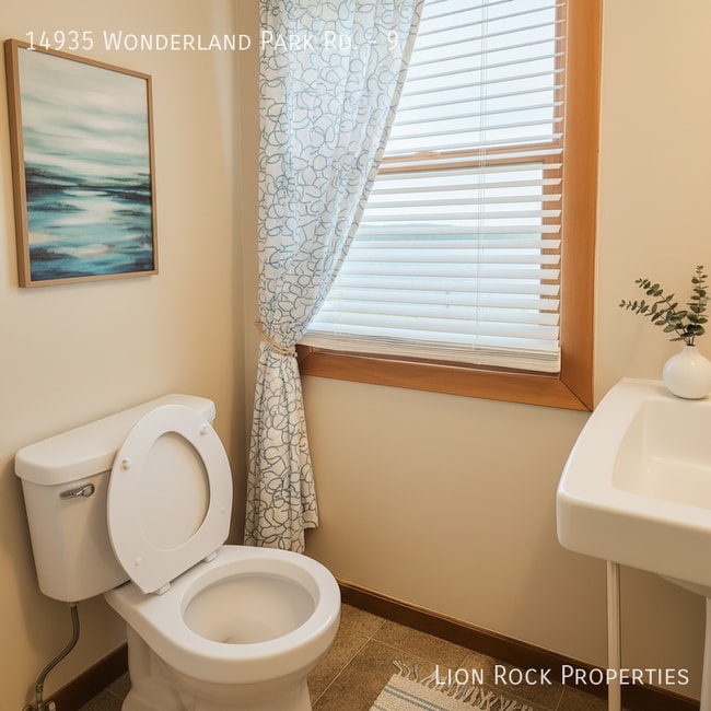 Building Photo - 14935 Wonderland Park Rd