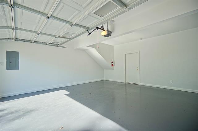 Building Photo - 4703 Columbia Ave