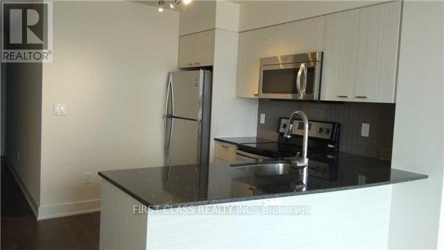 Photo du bâtiment - 88 Sheppard Ave E