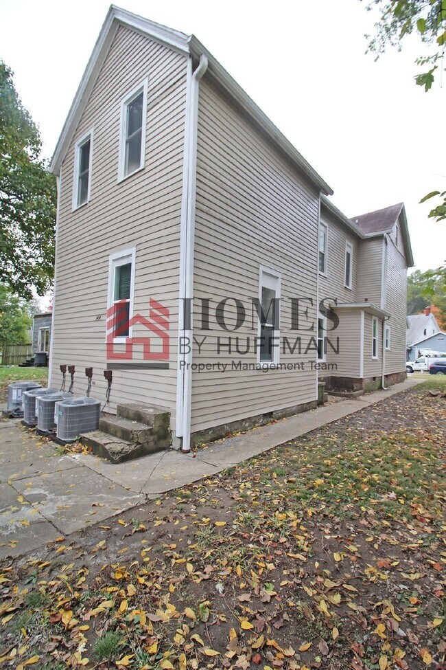 Foto del edificio - One Bedroom Apartment | Upstairs | Move In...