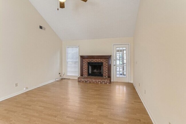 Foto del edificio - 954 Sugar Crossing Ln, Sugar Hill, GA, 30518