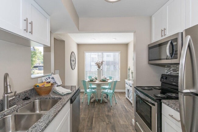 Building Photo - Lakeside Crossing at Eagle Creek Apartments and Townhomes