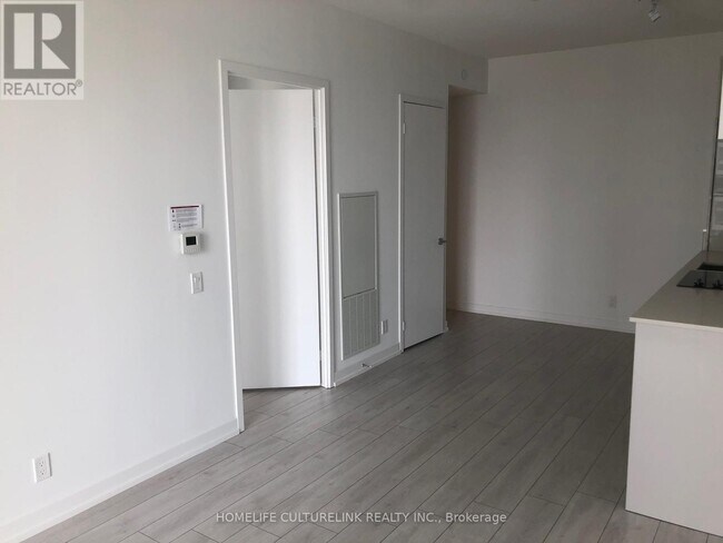 Photo du bâtiment - 950 Portage Pkwy