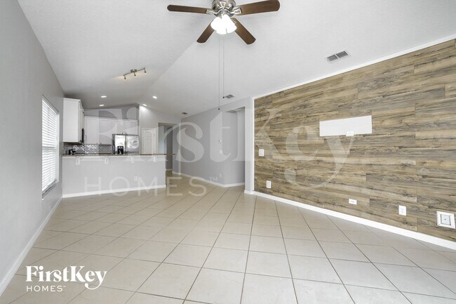 Building Photo - 4724 Rockvale Dr
