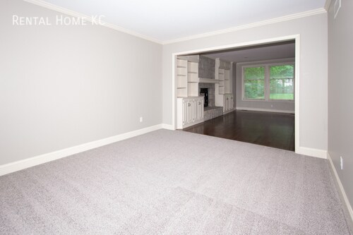 Foto del edificio - Spacious 4-Bedroom 2-story Prairie Village...