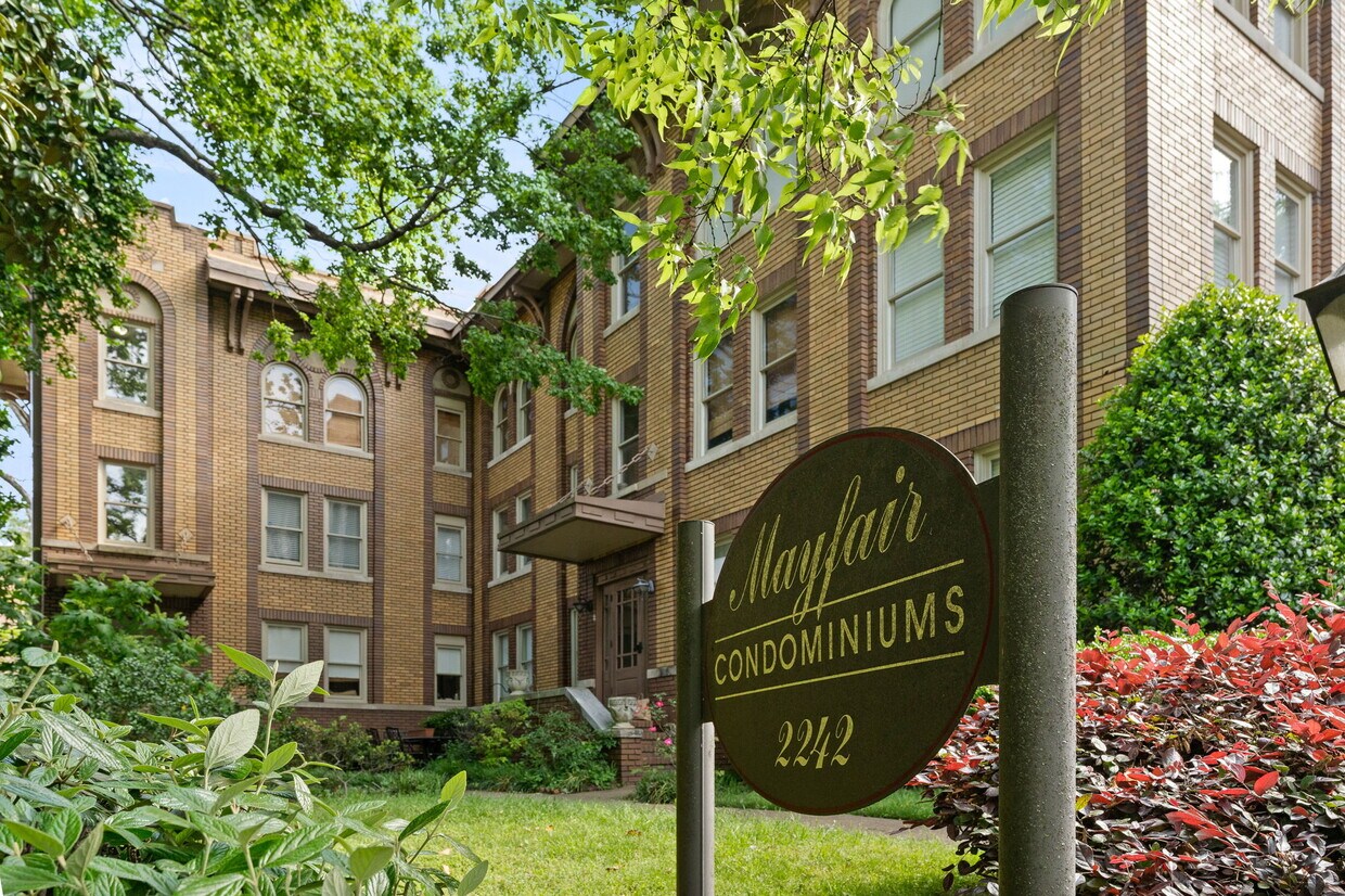 Foto principal - 2242 Arlington Ave S