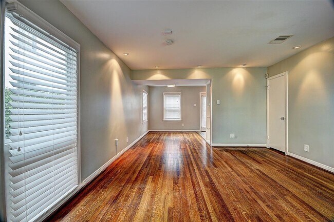 Foto del edificio - 1746 Banks St