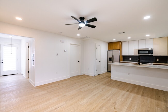 Building Photo - 1142 Mansell Ave