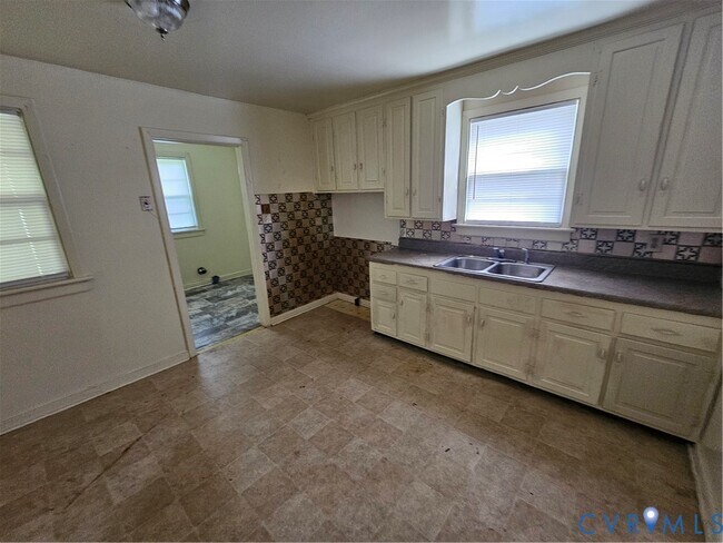 Foto del edificio - 5211 Blue Ridge Ave