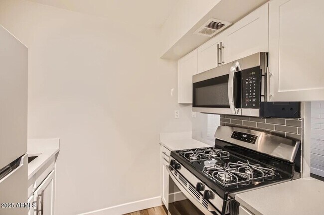 Foto del edificio - 1645 E Thomas Rd