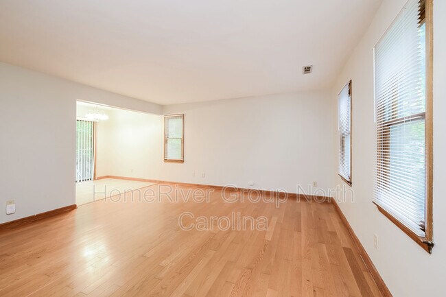 Foto del edificio - 304 Walnut Hollow Ct