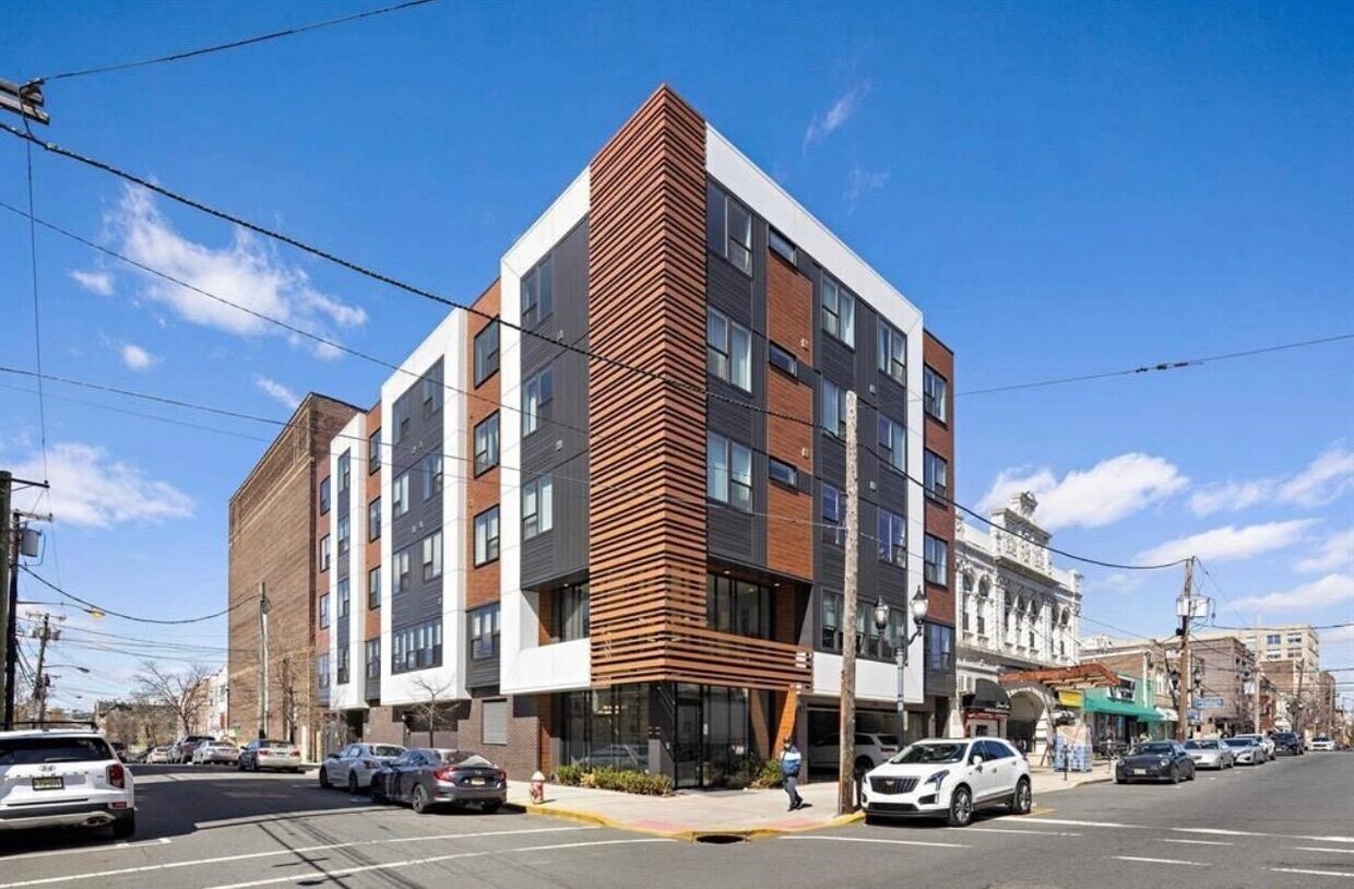 Foto principal - 6401 Park Ave