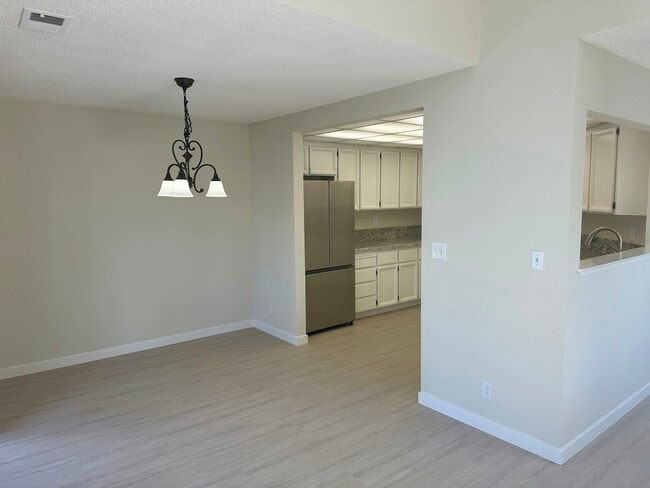 Building Photo - 1891 Lakebird Dr