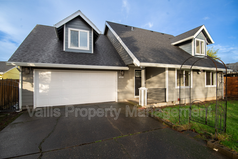 Foto principal - 4715 Ravine Ave NE