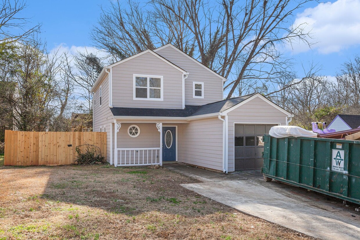 Primary Photo - Renovated 3 Bedroom 2.5 Bath House