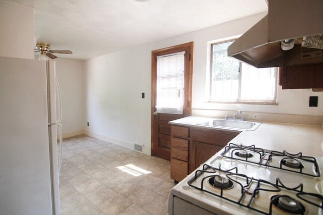 Building Photo - 421 Franklin Ave