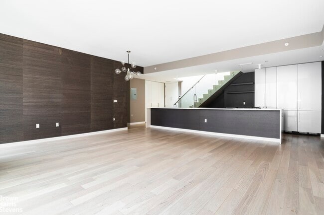 Building Photo - 540 W 49th St