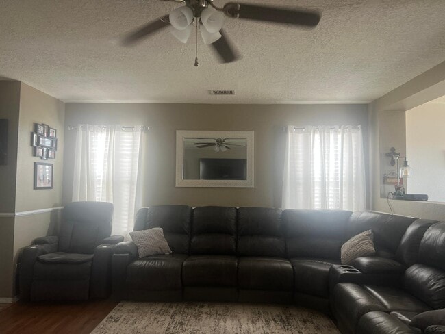 Building Photo - 5307 Mayhill Pl NE