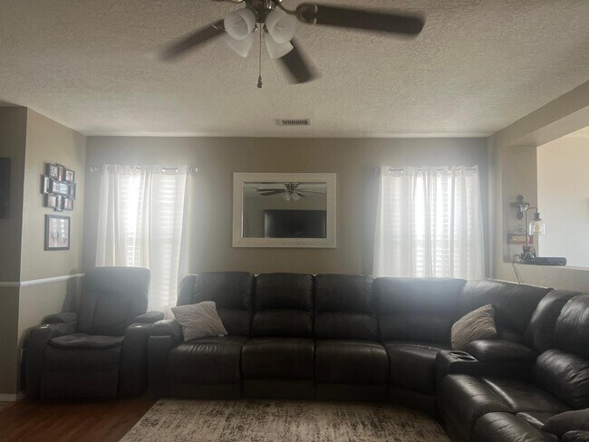 Foto del edificio - 5307 Mayhill Pl NE