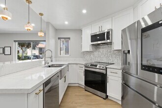 Building Photo - 7405 Charmant Dr