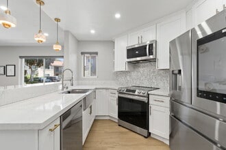 Building Photo - 7405 Charmant Dr