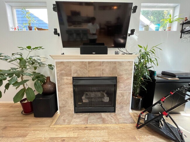 Foto del edificio - Lovely 2Bd + 2.5Ba in Beaverton!! Minutes Away From Nike! New Roof, Fence, Paint and Additional B...