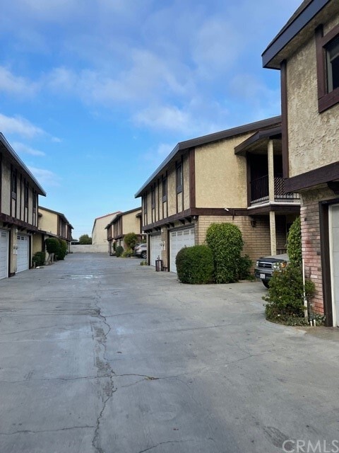 Building Photo - 13400 Doty Ave