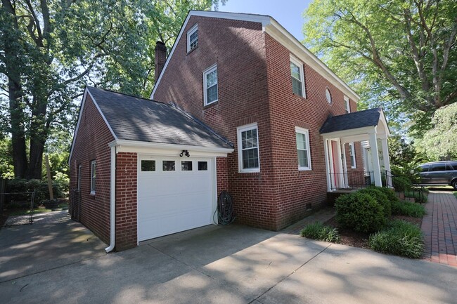 Building Photo - Beautiful 3BR/1.5BA Home in Newport News, VA - Move-in Ready!