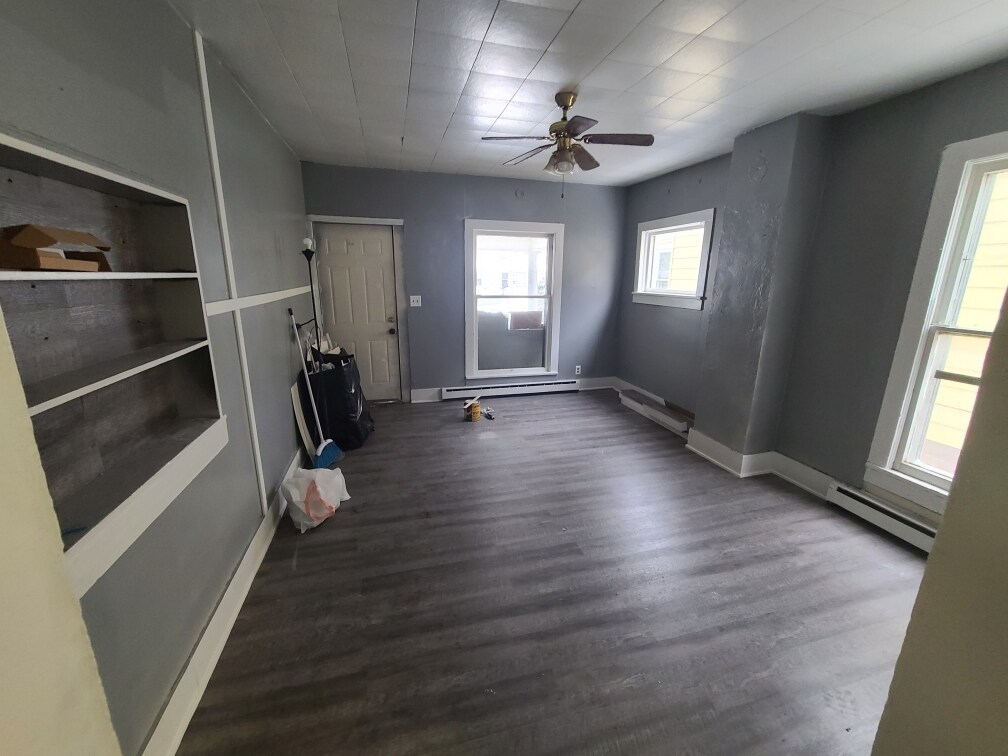 607 W Marion St Unit 1, Elkhart, IN 46516 Room for Rent in Elkhart