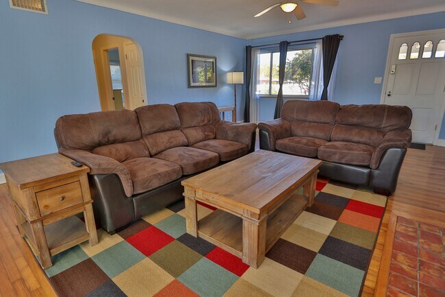 Foto del edificio - 2580 38th Ave N