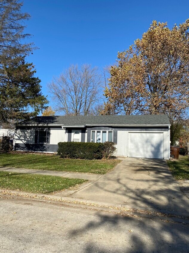 4246 Greenbrier Ln, Richton Park, IL 60471 House Rental in Richton