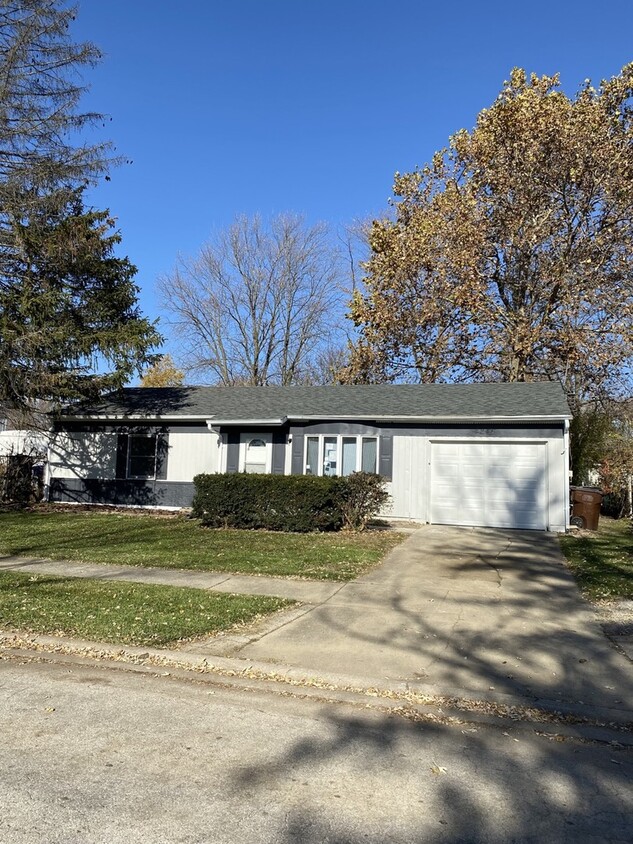 4246 Greenbrier Ln, Richton Park, IL 60471 House Rental in Richton Park, IL