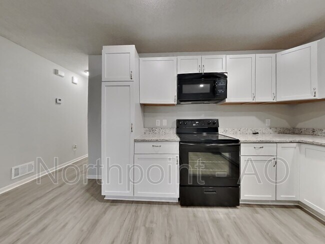 Foto del edificio - 301 NW Woodbury Dr