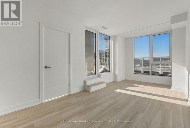 Photo du bâtiment - 25 Cordova Ave