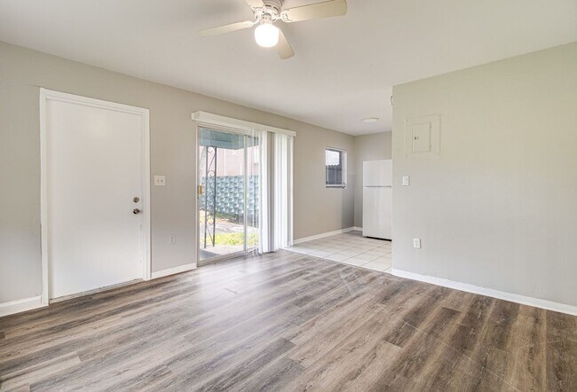 Building Photo - 1335 West Point Dr - Unit A