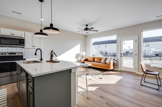 Building Photo - Pineway Tracy Plan