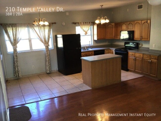 Building Photo - 210 Temple Valley Dr
